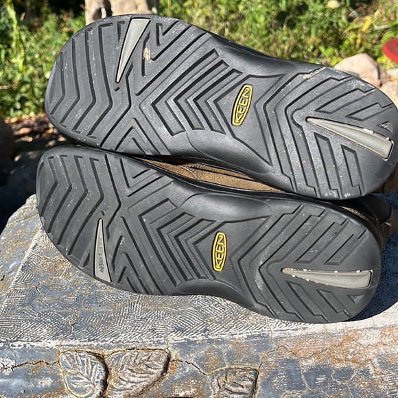 EUC Keen olive suede tie boots EU 39.5 US 9 - Picture 13 of 13